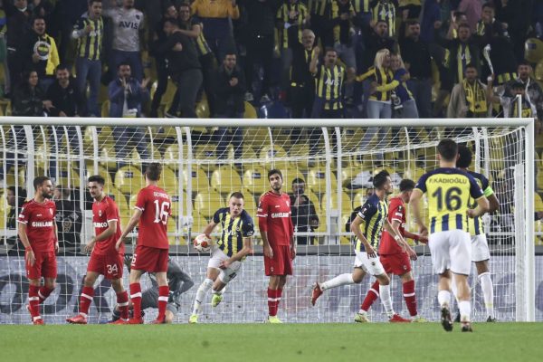 Fenerbahçe, UEFA Avrupa Ligi gruplarındaki üçüncü maçında da galibiyet alamadı