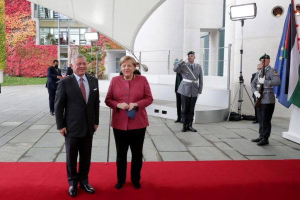 Merkel, Filistin-İsrail meselesinde iki devletli çözümden yana