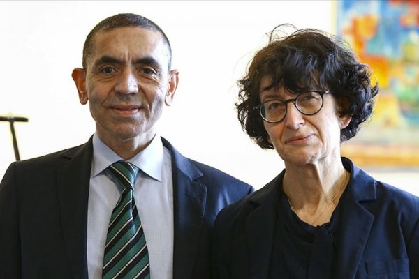 25. Alman Gelecek Ödülü Kovid-19 aşısını geliştiren BioNTech kurucularına verildi