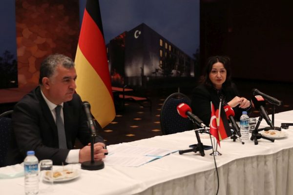 Büyükelçi Şen ve Eyalet Sağlık Bakanı Kalaycı’dan Almanya’daki Türklere aşı çağrısı