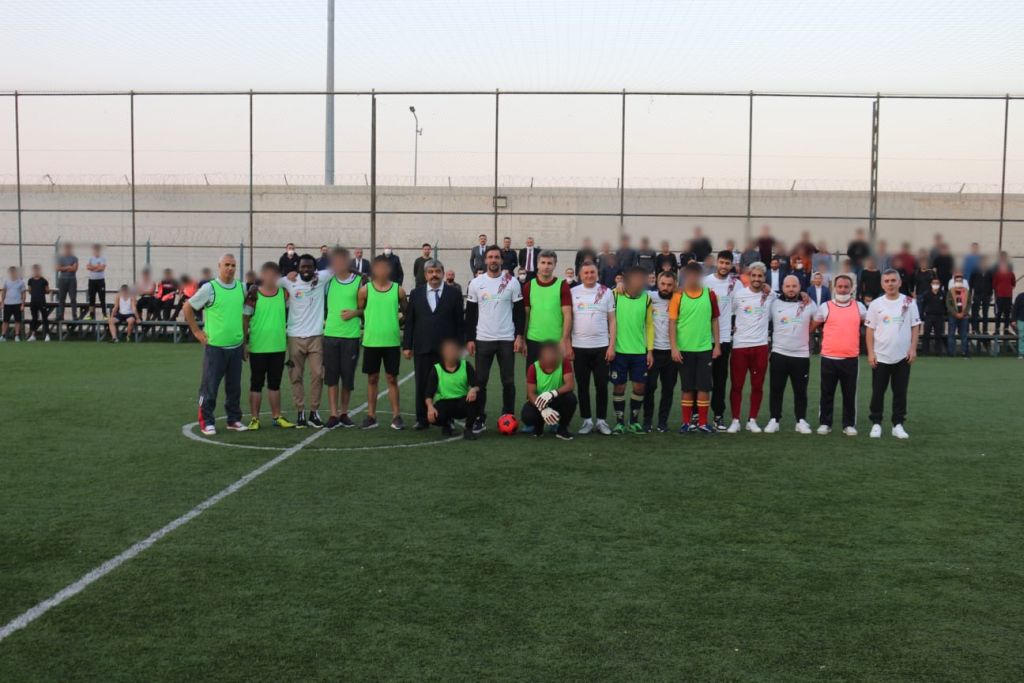Hataysporlu futbolcular cezaevindeki çocuklarla maç yaptı