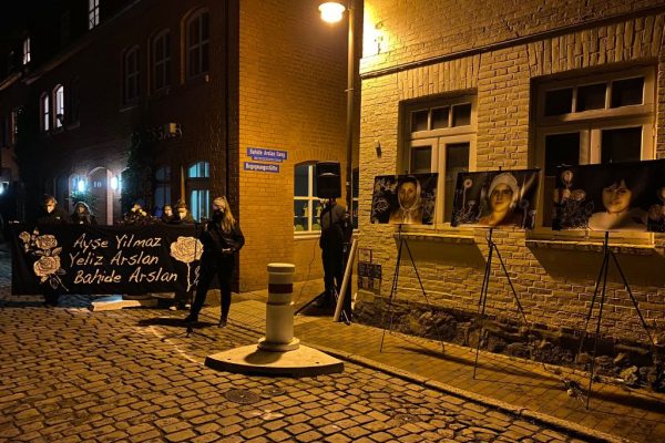Almanya’daki “Mölln faciası”nın 29. yılında hayatını kaybedenler anıldı