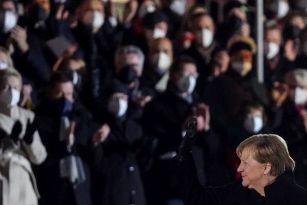 Almanya Başbakanı Merkel için askeri veda töreni düzenlendi