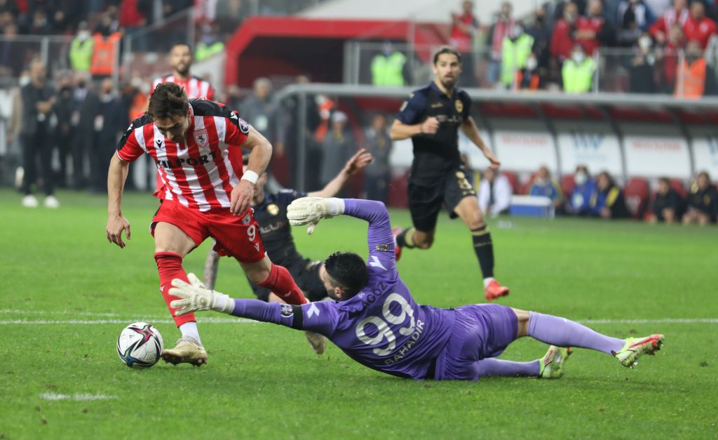 Samsunspor evinde lideri devirdi