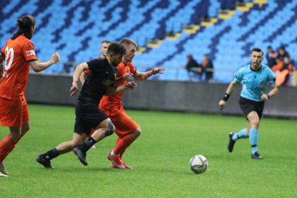 Adanaspor evinde şen