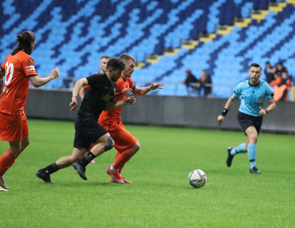 Adanaspor evinde şen
