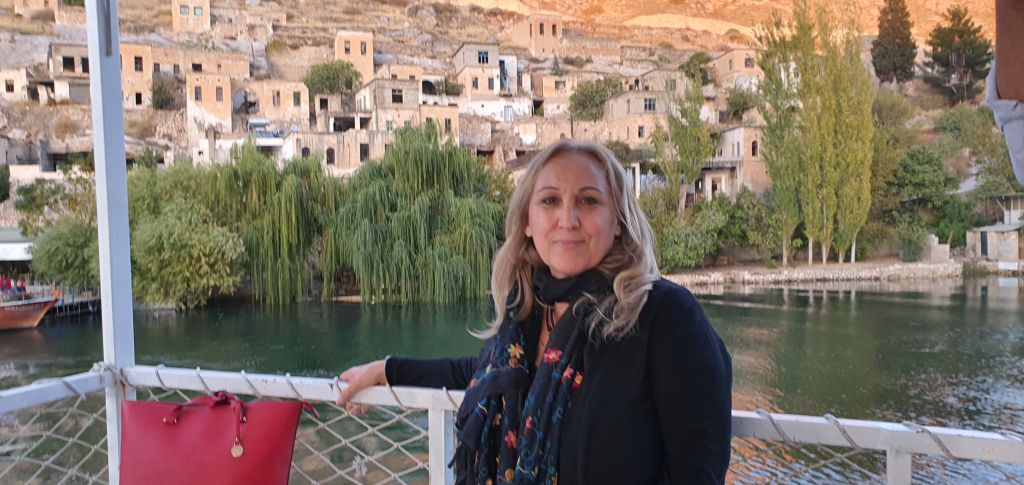 Dünyada yaşayan elinde bir tutam vicdanı olan güzel dostlarım !