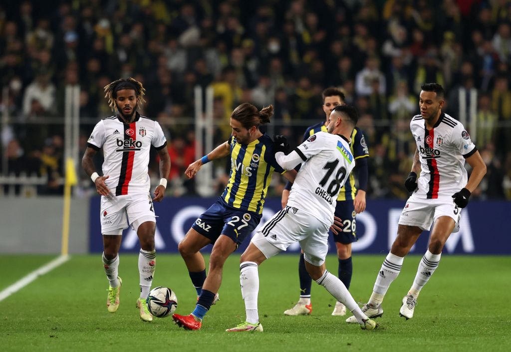 Derbide 2 puan yitiren Fenerbahçe’nin lider Trabzonspor ile arasındaki puan farkı açıldı