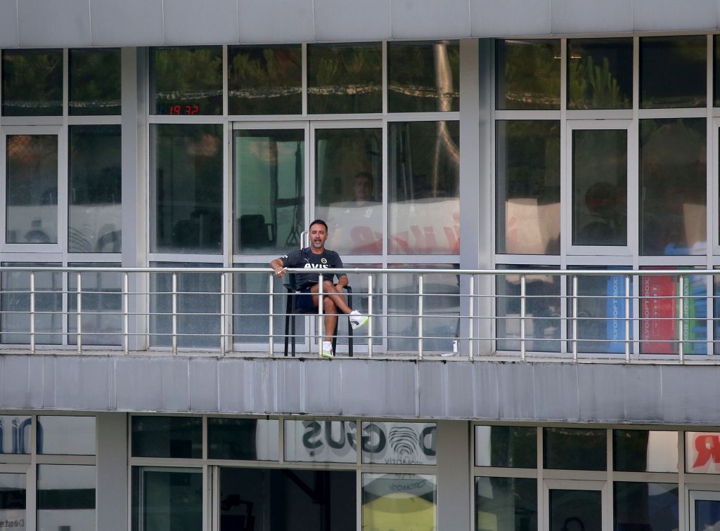 Fenerbahçe Kulübü, teknik direktör Vitor Pereira ile yollarını ayırdı