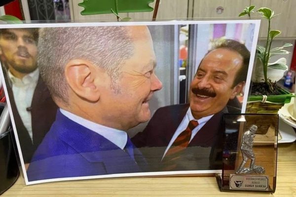 ”Futbolun Mesi’si varsa, Olaf siyasetin Mesisidir”