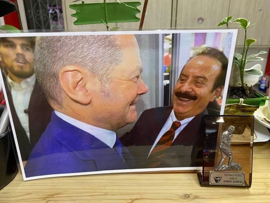 ”Futbolun Mesi’si varsa, Olaf siyasetin Mesisidir”