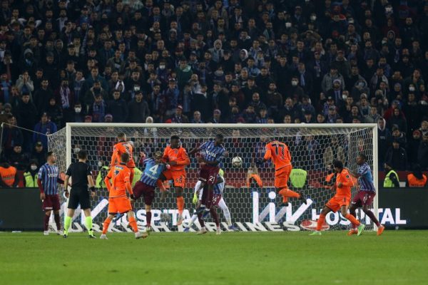 Trabzonspor, ilk yarıyı lider bitirdi