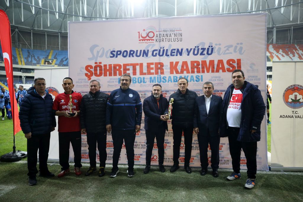 Adana Demirspor ve Adanasporlu eski oyuncular “şöhretler karması” maçında karşılaştı