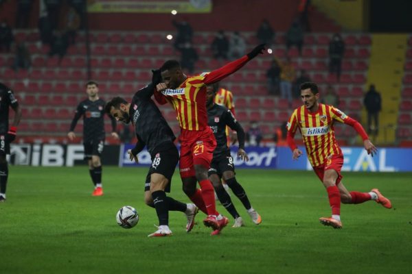 Sivasspor’un 5 maçlık yenilmezlik serisine Kayserispor son verdi