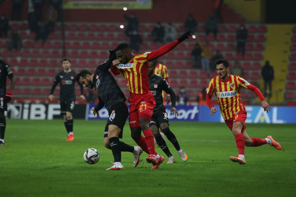Sivasspor’un 5 maçlık yenilmezlik serisine Kayserispor son verdi