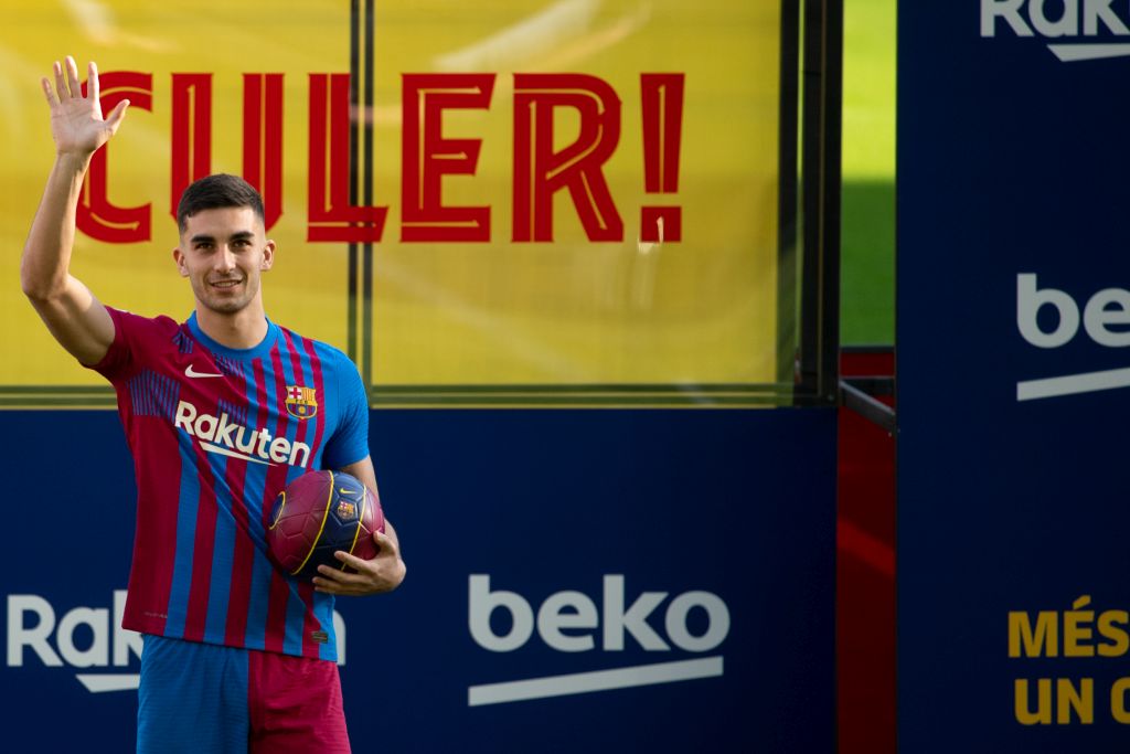 Barcelona’nın bugün tanıttığı Fernan Torres’in Kovid-19 testi pozitif çıktı
