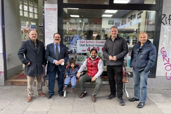 “Olaf Scholz Traşı”na yoğun ilgi artıyor!