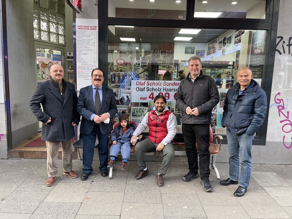 “Olaf Scholz Traşı”na yoğun ilgi artıyor!