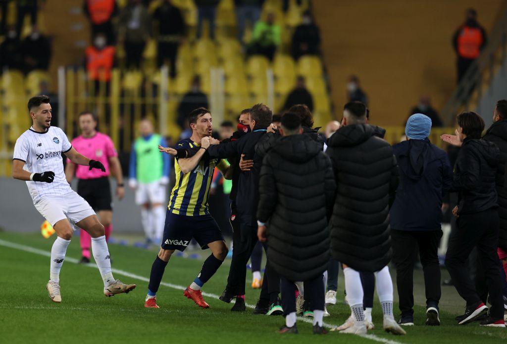 Fenerbahçe, ligin ikinci yarısına kötü başladı