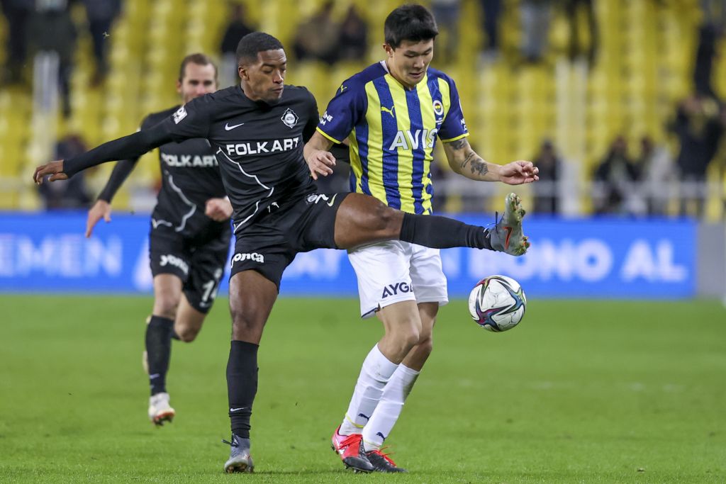 Fenerbahçe geriden gelip kazandı