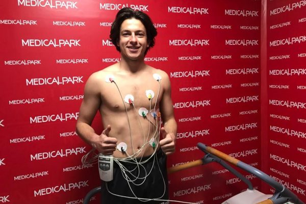 Trabzonspor’un yeni transferi Enis Destan, sağlık kontrolünden geçirildi