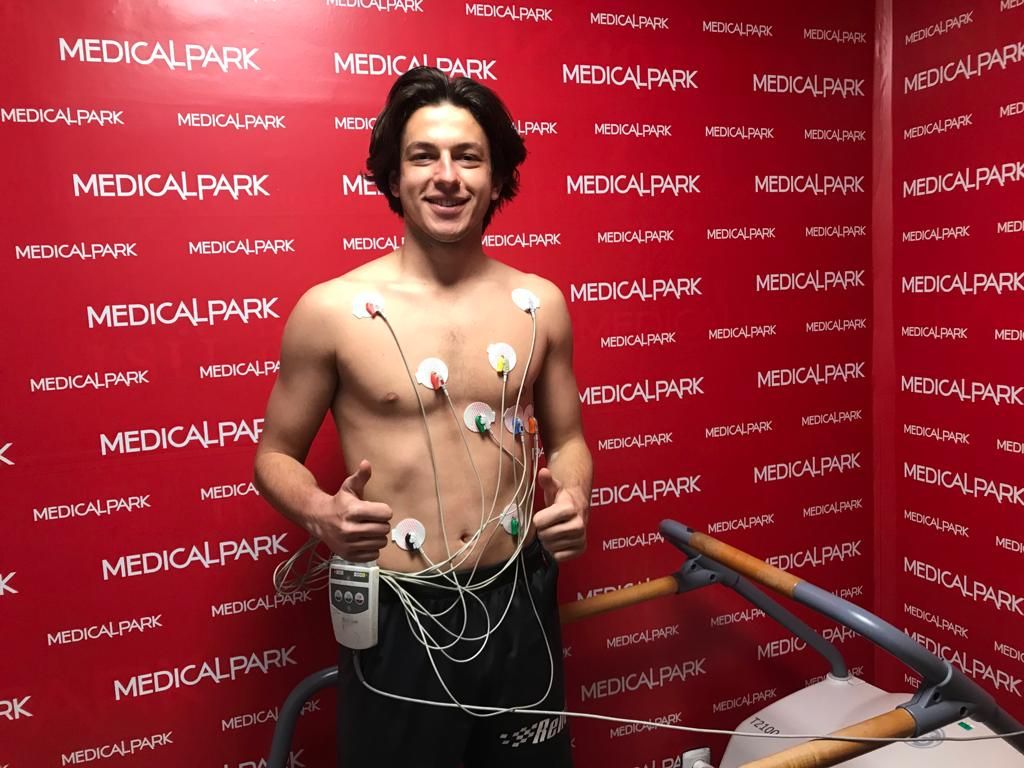 Trabzonspor’un yeni transferi Enis Destan, sağlık kontrolünden geçirildi