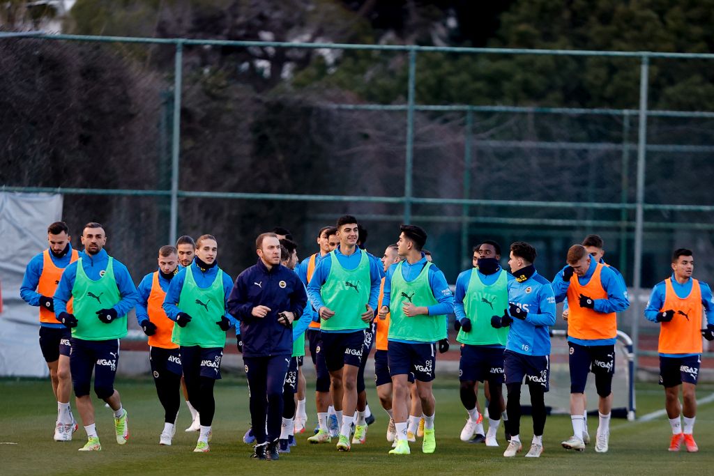 Fenerbahçe’nin Antalya kampı başladı