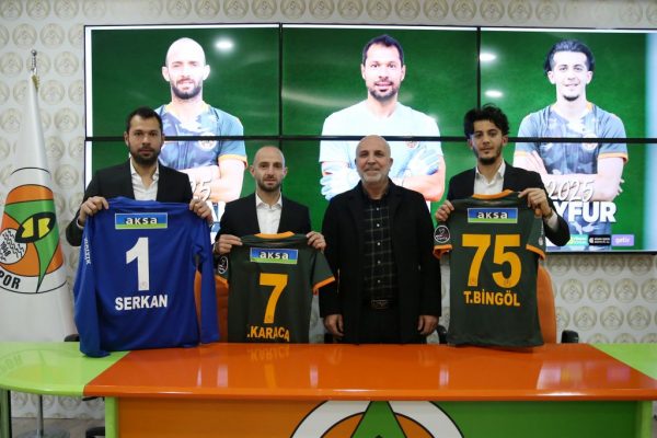 Alanyaspor, 3 futbolcunun sözleşmesini uzattı