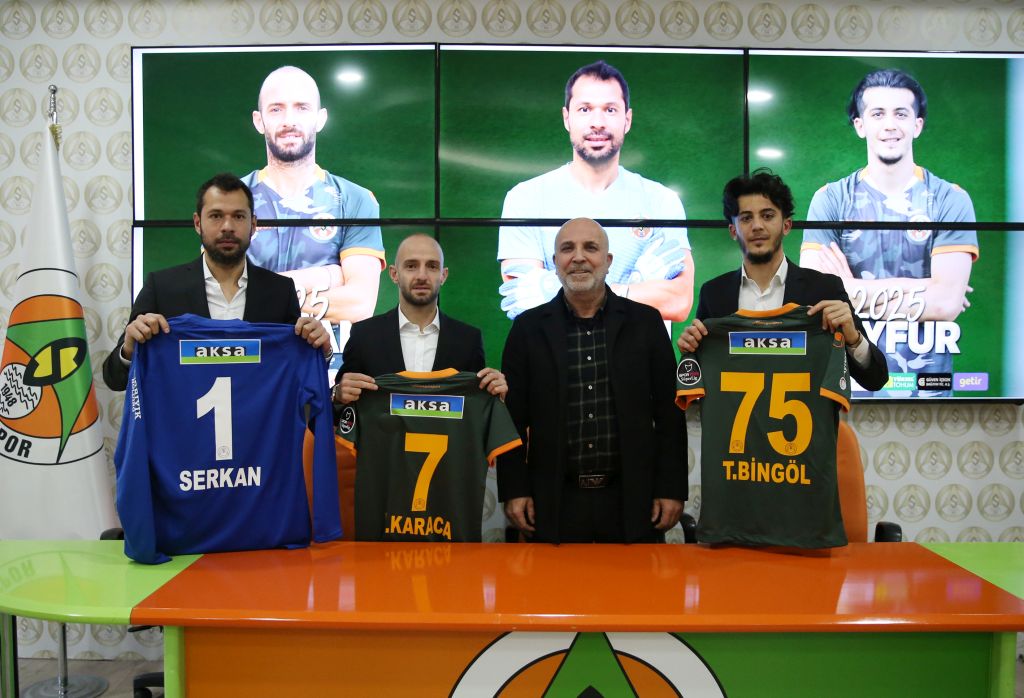 Alanyaspor, 3 futbolcunun sözleşmesini uzattı