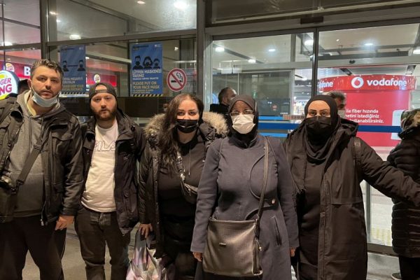 Almanya’dan ambulans uçakla Türkiye’ye getirilen hastanın ailesi de İstanbul’a geldi