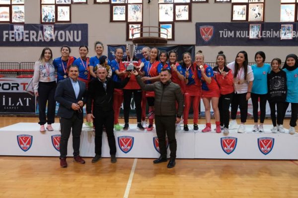 Salon Hokeyi: Kadınlar Avrupa Kulüpler Şampiyonası Trophy<strong>–</strong>
