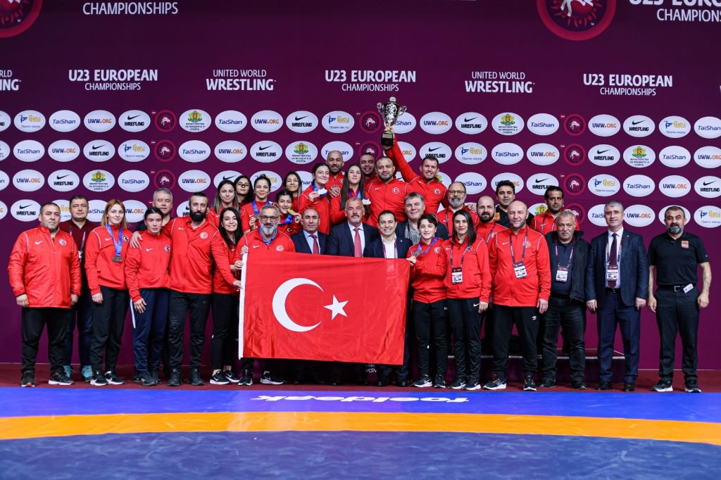 23 yaş altı güreşçilerden Avrupa’da tarihi başarı