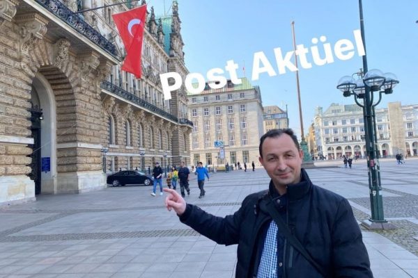 Hamburg Rathaus’a Türk bayrağı asıldı