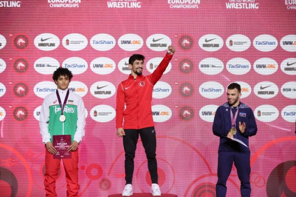 Milli güreşçi Kerem Kamal, Avrupa şampiyonu oldu
