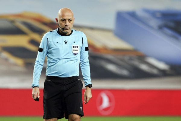 “Yılın hakemi” seçilen Cüneyt Çakır’dan MHK ve TFF’ye gönderme!