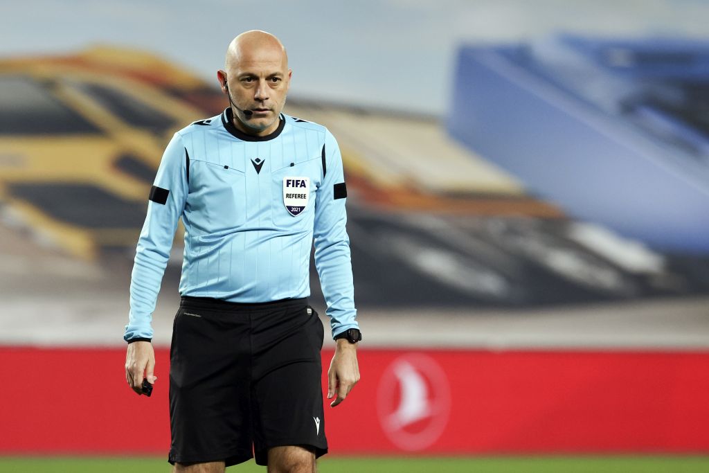 “Yılın hakemi” seçilen Cüneyt Çakır’dan MHK ve TFF’ye gönderme!