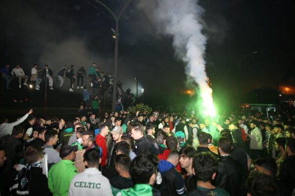 Sakaryaspor’un Spor Toto 1. Lig’e yükselmesi Rüstemler Tesisleri’nde kutlandı