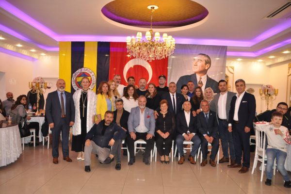 Hamburg’da, Fenerbahçe’nin iftarına renkli simalar katıldı