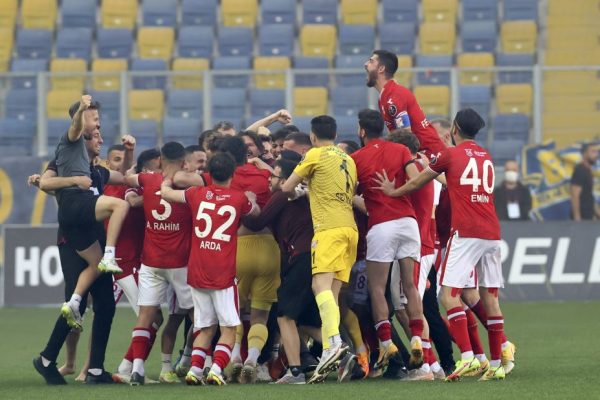 Balıkesirspor’un ardından NasaDoge Menemenspor, Kocaelispor ve Bursaspor’un küme düşmesi kesinleşti