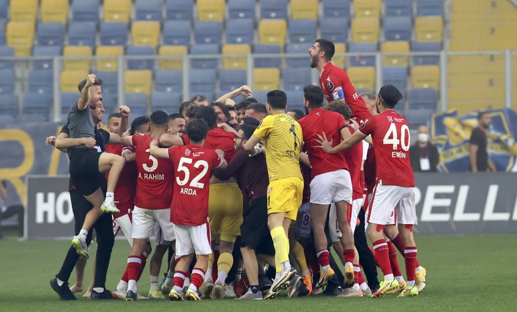 Balıkesirspor’un ardından NasaDoge Menemenspor, Kocaelispor ve Bursaspor’un küme düşmesi kesinleşti