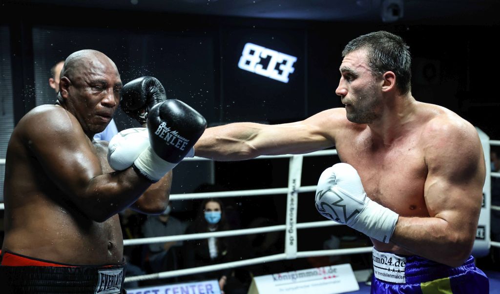 <strong>Ali Eren Demirezen, dünya devine karşı ringe çıkıyor</strong>