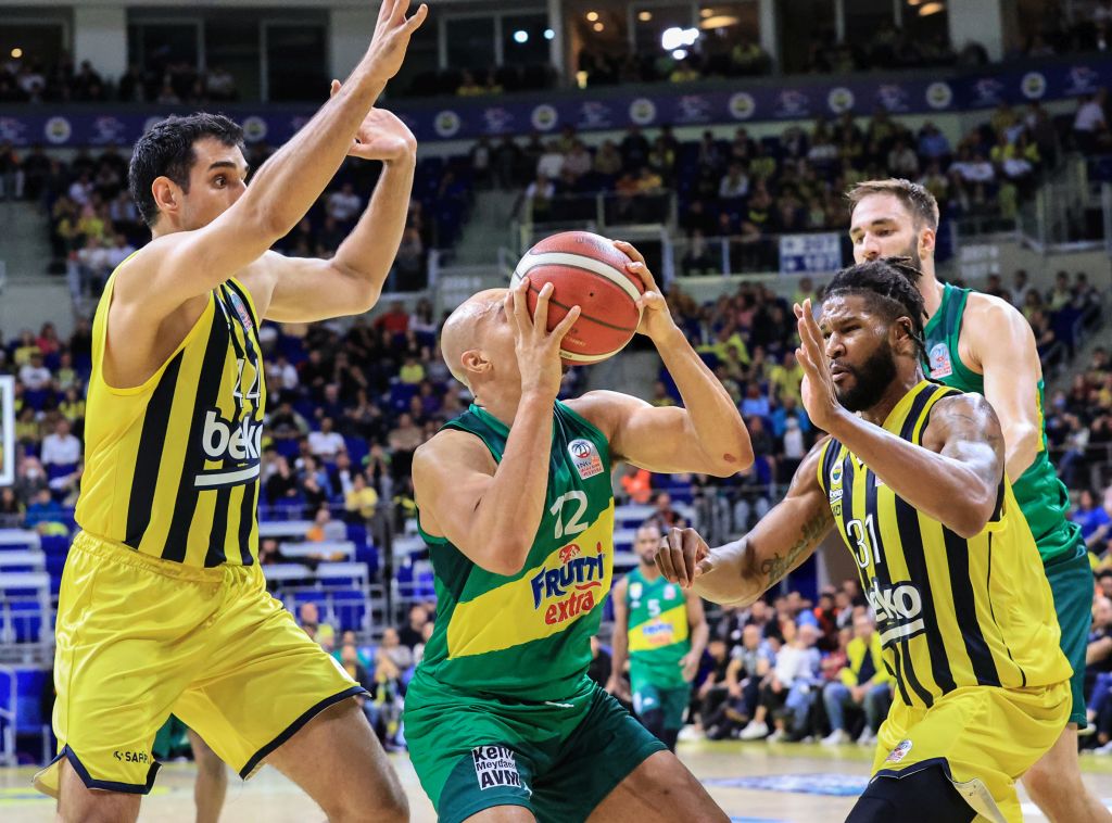 Fenerbahçe, seriyi 2-1 kazanarak yarı finale kaldı