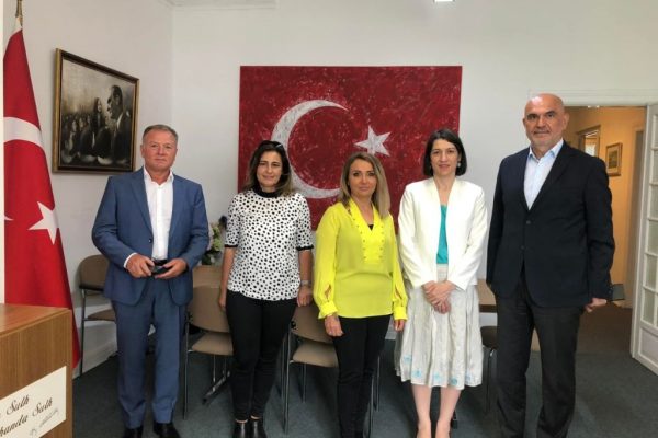 HAMBURG CHP’DEN BAŞKONSOLOS EMİNE DERYA KARA’YA ZİYARET