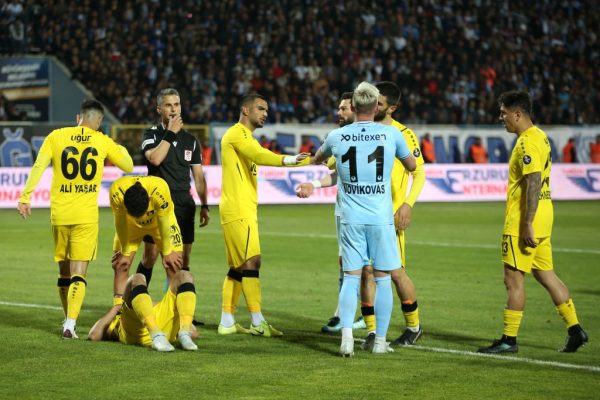 Büyükşehir Belediye Erzurumspor: 2 – İstanbulspor: 4