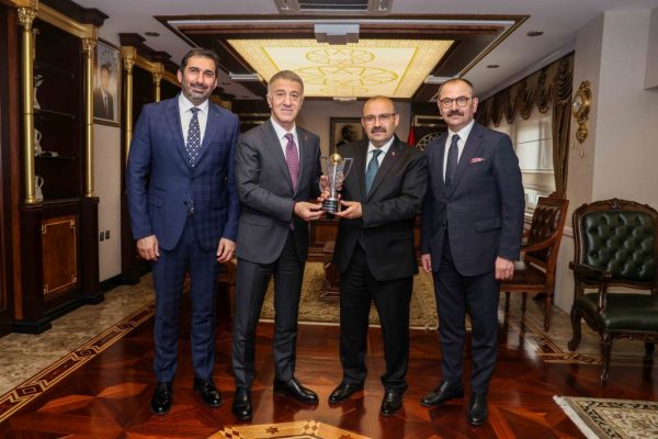 Trabzonspor Kulübü Başkanı Ahmet Ağaoğlu, çeşitli ziyaretler gerçekleştirdi