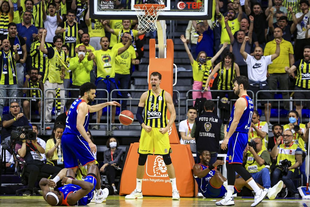 İlk maçı Fenerbahçe kazandı