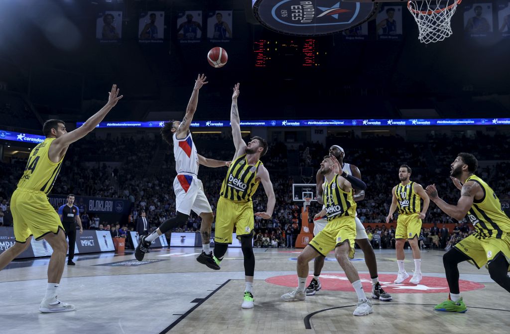 Fenerbahçe şampiyonluğu erteledi