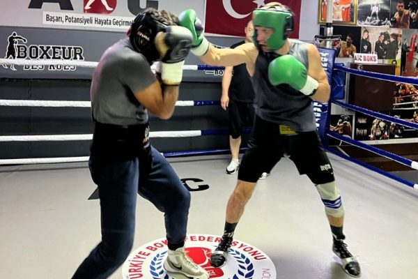 Dünya şampiyonu dev maç antrenmanları için Antalya’yı seçti