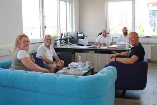 İŞADAMI  HASAN RENKLİÇAY’DAN,  GÜROL GÜR’E ZİYARET!