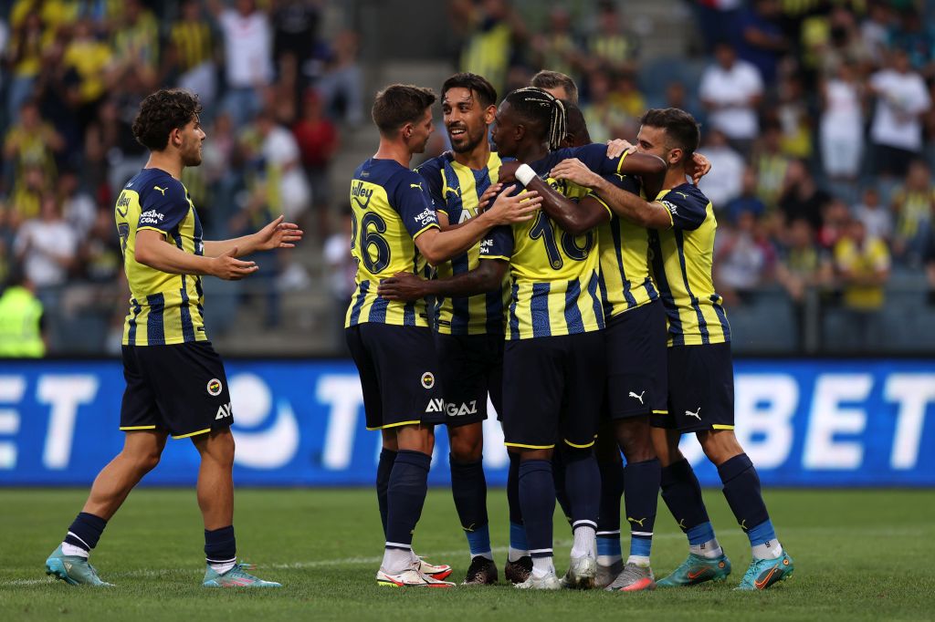 Fenerbahçe, dolu dizgin yola devam